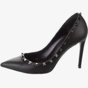 New Valentino Rockstud Pumps Black
Leather Pointed Toe Size 37 / 8